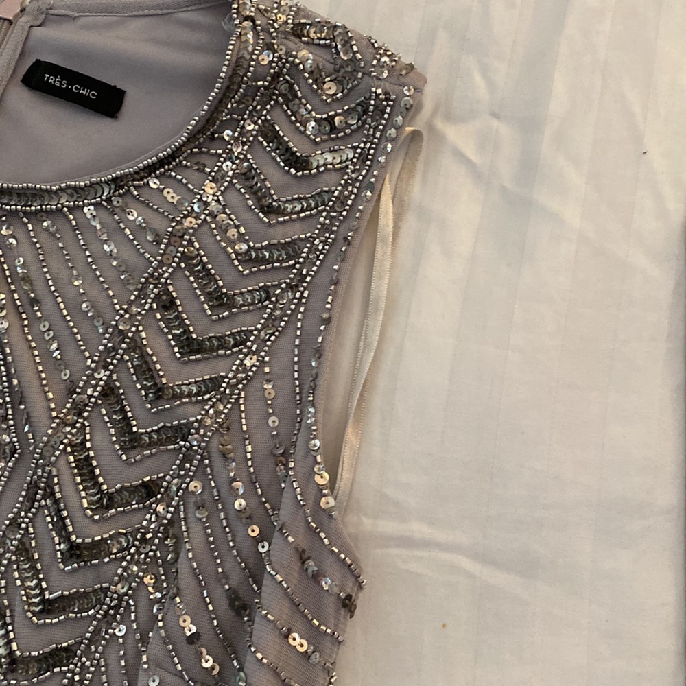 Evening Elegant long dress Très chic design Grey sequence with a flair bottom . - Picture 15 of 17